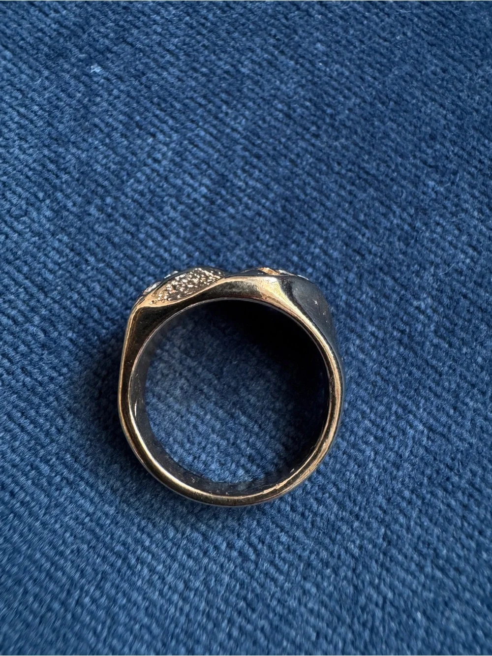 Stunning Gold tone textured ring size 5